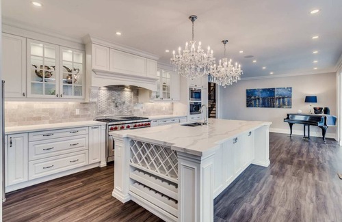 King House | Large Estate with Luxury Collection of Amenities
