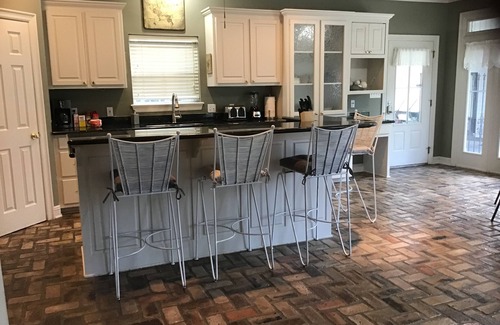 Shenandoah House | Large Executive 3 bedroom gorgeous entertainment home in Baton Rouge