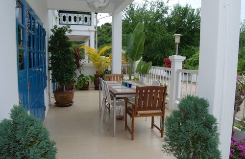 Khao Takiab House | Large Family Friendly Beach Front House