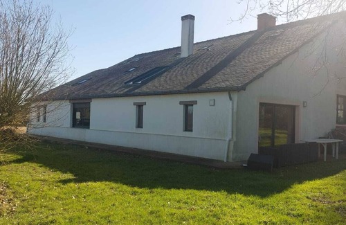 Nort-sur-Erdre House | Large family home with outdoor pool in the countryside. Pets allowed
