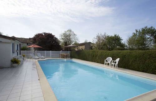 Cherigne House | Large family house with heated pool