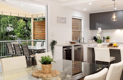 Taringa House | Large Family Pool Home in Taringa|Pets|6km to CBD