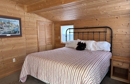 Webster Resort | Large group lakeside getaway on Big Yellow Lake! Pet friendly!