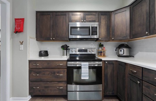 Olathe House | Large Groups|Sleeps 12+KingBeds Mins to GEHA