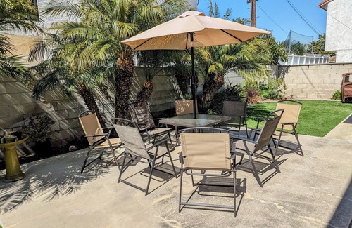 Northwest Torrance House | Large home 5 Minutes To South Bay Beaches! 30 mins to LA/Hollywood Theme Parks
