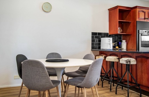 Waratah West House | Large Home in Waratah