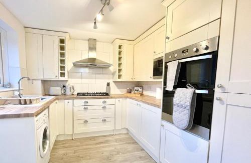 Ashford House | Large home near shops and resturants in lovely area wt parking