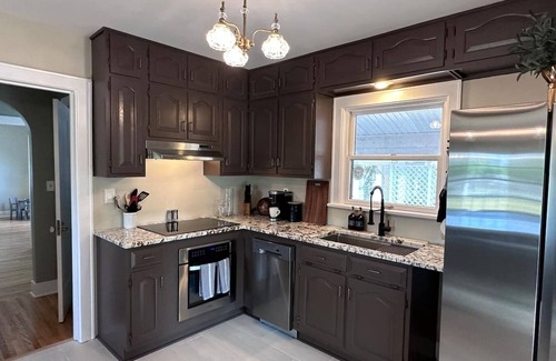 Shelbyville House | Large Home w/game room, grill, and hot tub