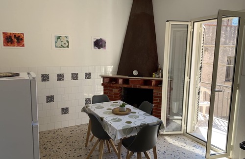 Cuglieri House | Large House in Peaceful Hilltop Village with views to the Sea. 10minute drive.