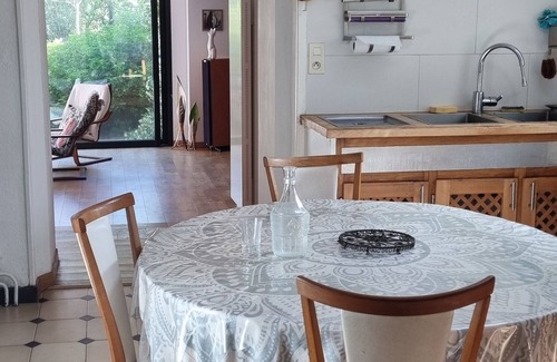 Angoulins House | Large house in wooded garden 500 m from the beach