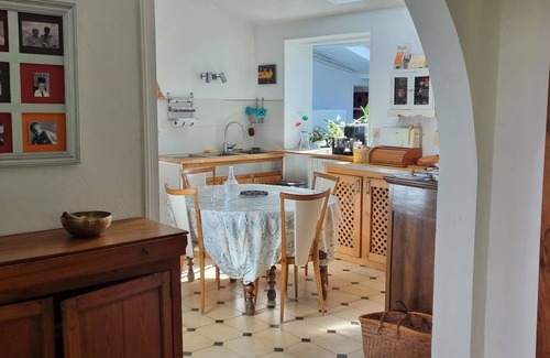 Angoulins House | Large house in wooded garden 500 m from the beach