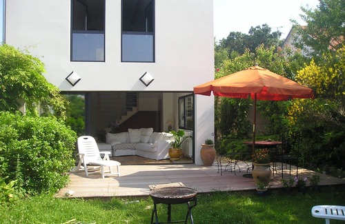 Angoulins House | Large house in wooded garden 500 m from the beach