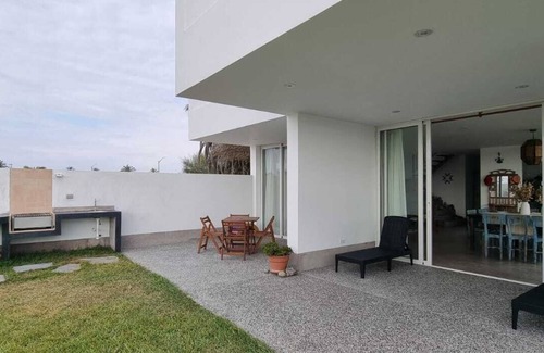 Salamanca House | Large house with a big swimming pool for 16 people in Paracas
