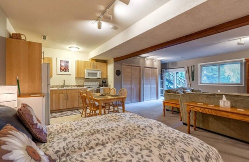 West Hills Apartment | Large In-Law Studio Apartment