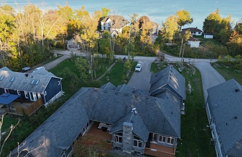 Innisfil Cottage | Large Innisfil Lakeview Cottage with a Sauna and steps to Lake Simcoe