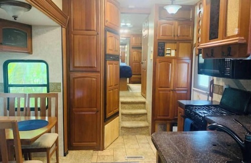 Big Pine Key RV Rental | LARGE LOT & RV A Fisherman Camp