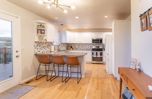 Castle Rock House | Large Luxurious Home Breathtaking Views w/FirePit