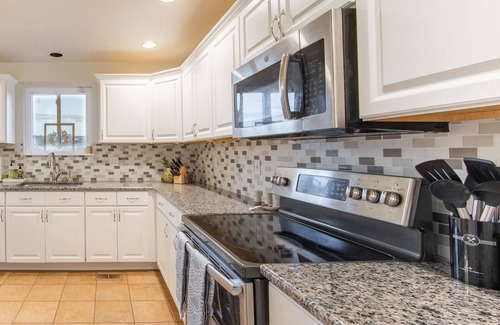 Castle Rock House | Large Luxurious Home Breathtaking Views w/FirePit