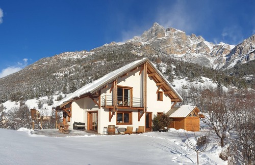 Les Vigneaux Ski Chalet | LARGE LUXURY CHALET/WELLNESS SPA. VALLOUISE VALLEY