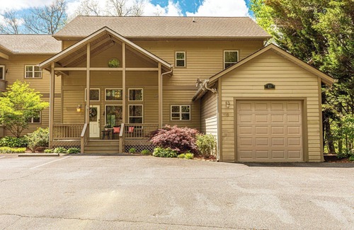 Whittier Condo | Large, Luxury Condo in Gated Community with Mountain & Golf Course View