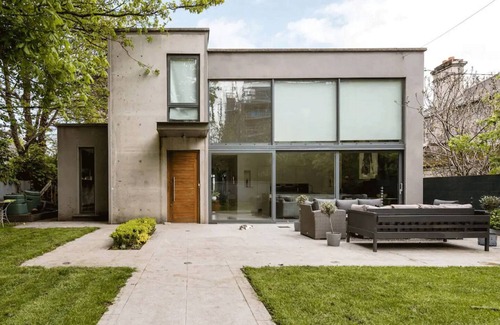 Drumfinn House | Large modern home 6km to city centre