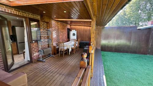 Mayesbrook House | Large Modern Home Near Barking Station With SuperFast 1gbps Wi-Fi & Free Parking