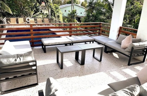 Derricks Villa | Large modern villa with pool on West Coast near beach & restaurants w/parking.
