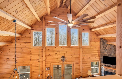 Sunday River Area Cabin | Large Mtn Cabin HotTub+GameRm Mins to Sunday River