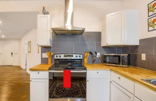Harlandale House | Large Open Rooms in Spacious 4-BR 3-BA Oasis