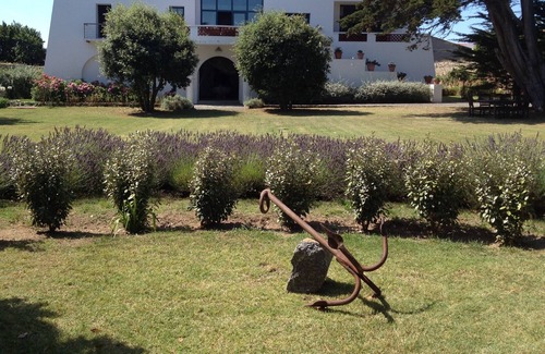 Ile d'Yeu Hotel | Large prestigious villa facing the sea on the beachside