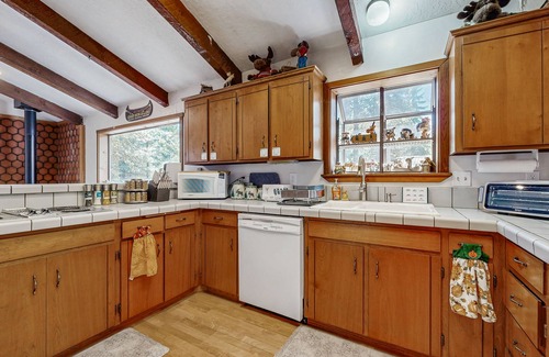 McCall Cabin | Large private home with wood stove & fireplace - near McCall & lake