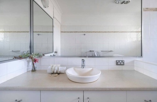 Dee Why Apartment | Large Private North Facing Terrace & BBQ