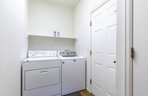 Aurora Condo | Large Private Saddle Rock Condo with a 2 car Tandem Garage