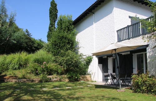 Arbonne House | Large, quiet T2 between sea and mountains