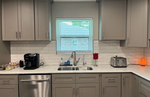 Southeast Pensacola House | Large Remodeled Central Located Minutes to the Beach & Downtown Free Big Parking