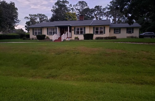 Fellowship House | Large renovated 4 bed, 3bath, 4 miles to WEC, golf course views