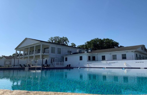 Fellowship House | Large renovated 4 bed, 3bath, 4 miles to WEC, golf course views