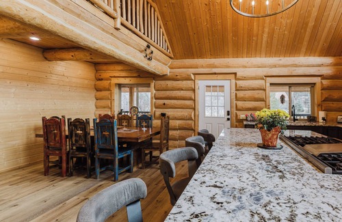 San Juan River Village House | Large Riverfront Home for Multi Family Groups
