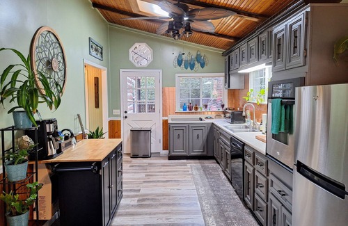 Normalville Cabin | Large Rustic Log Cabin in the Laurel Highlands