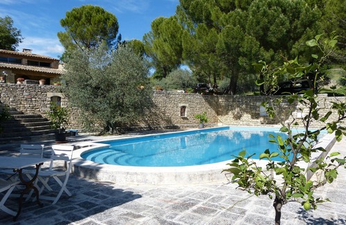 Saignon House | Large self-contained studio with swimming pool in a nest of greenery in the heart of the Luberon