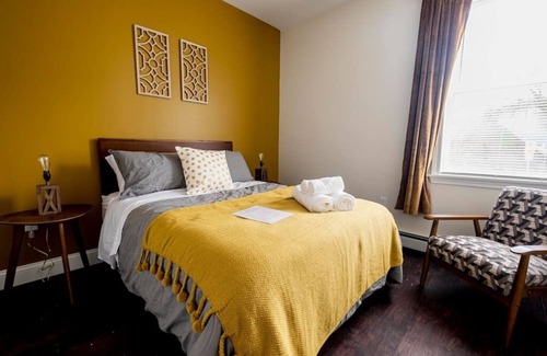 Federal Hill Apartment | Large, Spacious & Modern Apt ★ Great For Families & Groups | Near Downtown