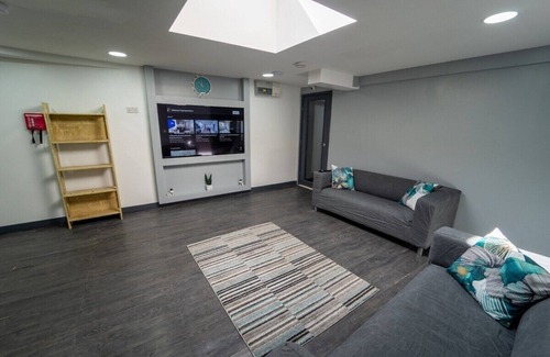 Selly Oak Apartment | Large studio close to UOB