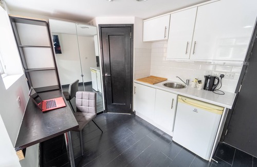 Selly Oak Apartment | Large Studio next to UOB and close to City!