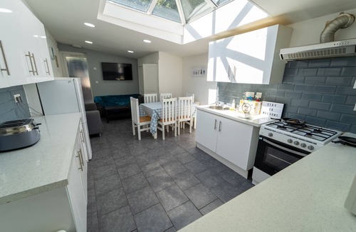 Selly Oak Apartment | Large Studio next to UOB and close to City!