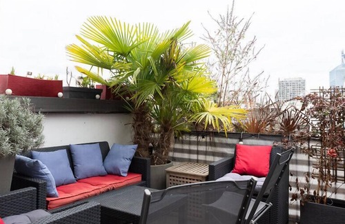 Faubourg de l'Arche Apartment | Large studio with terrace and view of La Défense