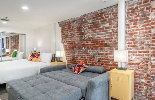 Marina District Apartment | Large Stylish Loft in Gaslamp, 5 Beds w/ 1 Parking