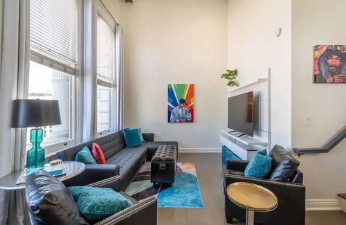 Marina District Apartment | Large Stylish Loft in Gaslamp, 5 Beds w/ 1 Parking