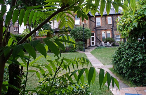 Catford Apartment | Large sunny fresh two bedroom apt in London ideal for tourists, refurbished