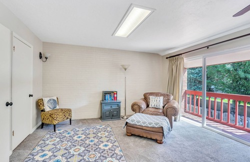 Pleasant View House | Large Townhouse, 3Bd/3Ba, Near BYU Stadium/BYU