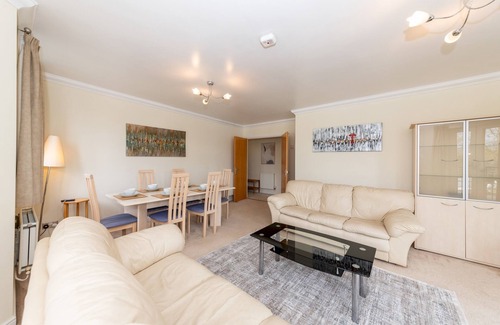 Reading Apartment | Large & Tranquil Riverside Flat with Thames Views - Pass the Keys